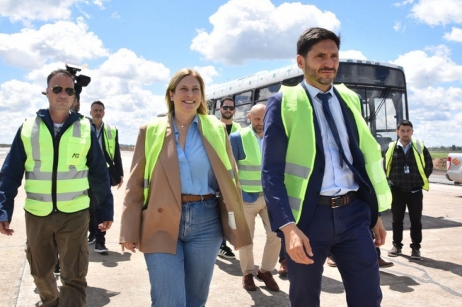 Pullaro y Scaglia recorrieron los trabajos para modernizar la pista del aeropuerto de Rosario