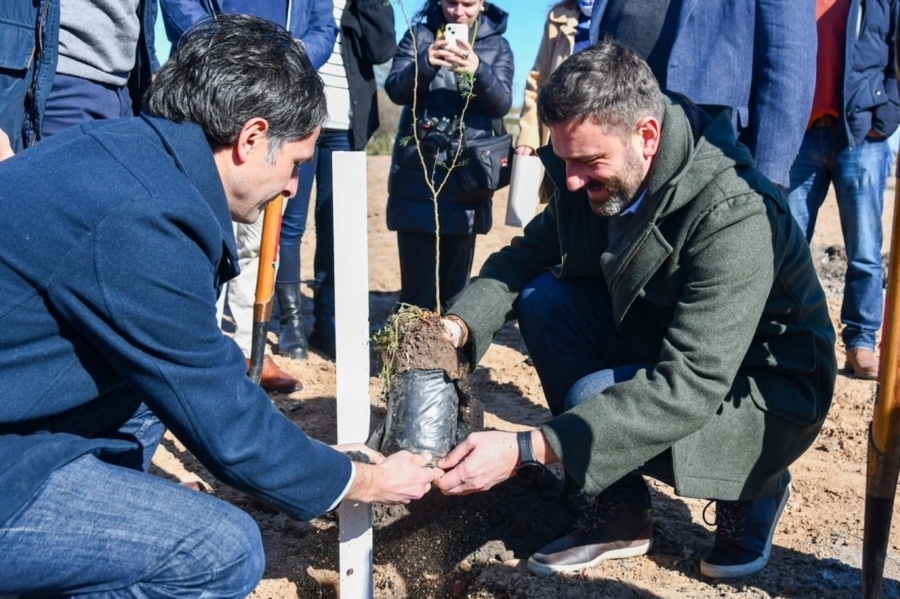 Se plantaron más de 800 árboles nativos para recomponer un ex basural en San José del Rincón