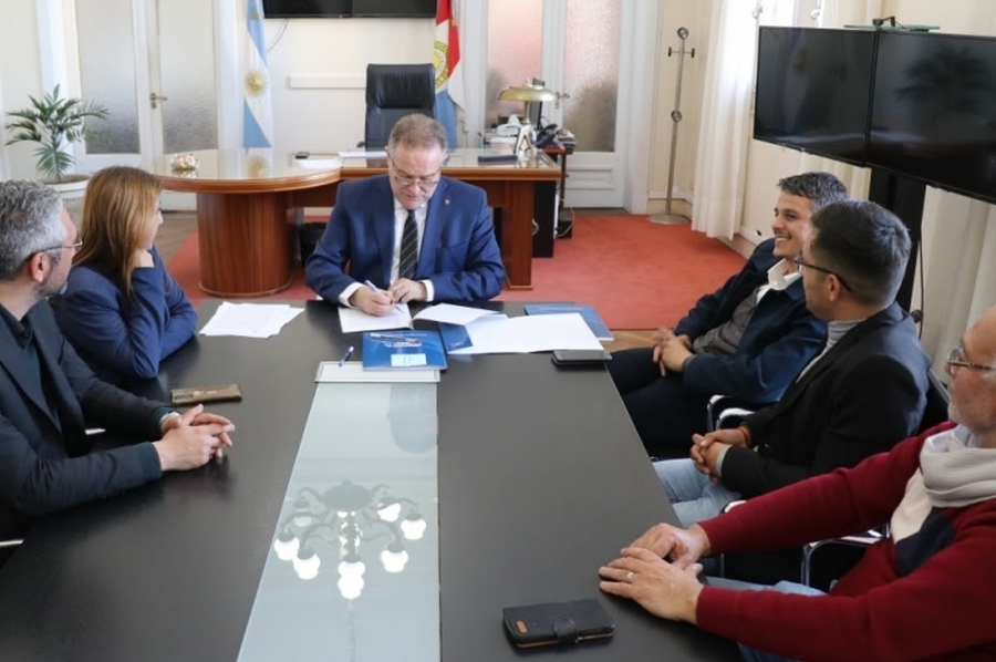 La provincia firmó un convenio con las municipalidades de Santo Tomé y San José del Rincón para que la policía pueda retener motos en infracción