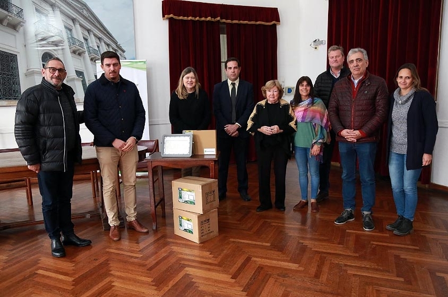 El municipio de Esperanza entregó aportes a clubes de la ciudad para comprar luminarias LED