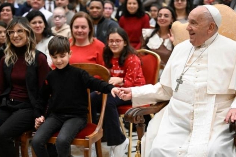 Año Jubilar: la 'meta' del peregrino es Jesucristo, explicó Francisco a niños ciegos
