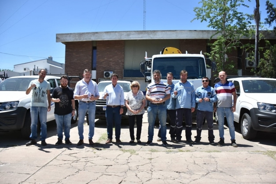 Entregaron 11 vehículos para reforzar la atención del servicio eléctrico en los departamentos Las Colonias, San Justo y La Capital