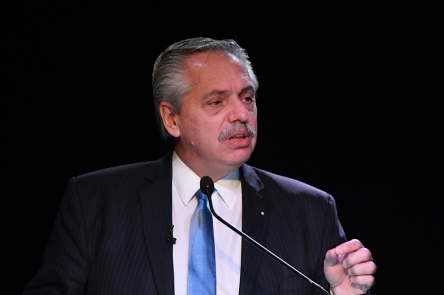 Fernández lanza el plan de conectividad satelital en centros de atención primaria de la salud