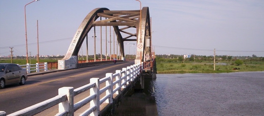Realizan tareas de mantenimiento del Puente Carretero