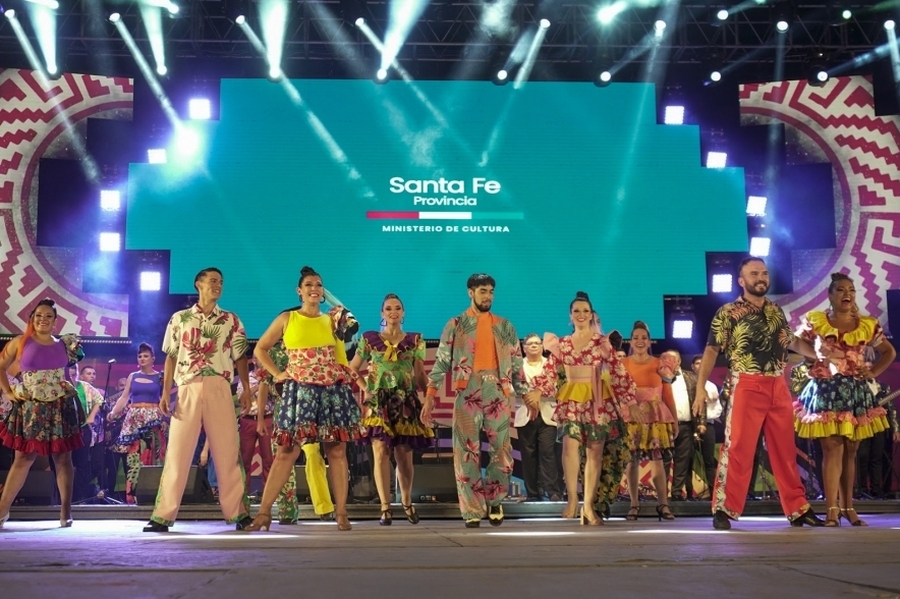 “Santa Fe en tu Corazón” deslumbró a pura cumbia al público de Cosquín