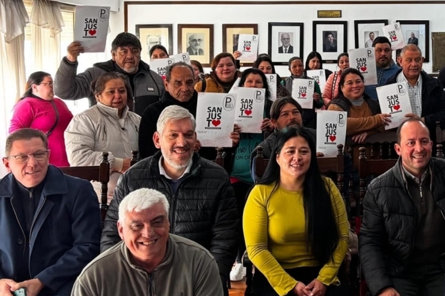 Borla presente en un acto de regularización dominial en San Justo