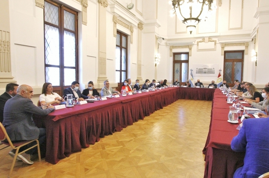 Perotti se reunió con representantes de los bloques de la Cámara de Diputados de la Provincia
