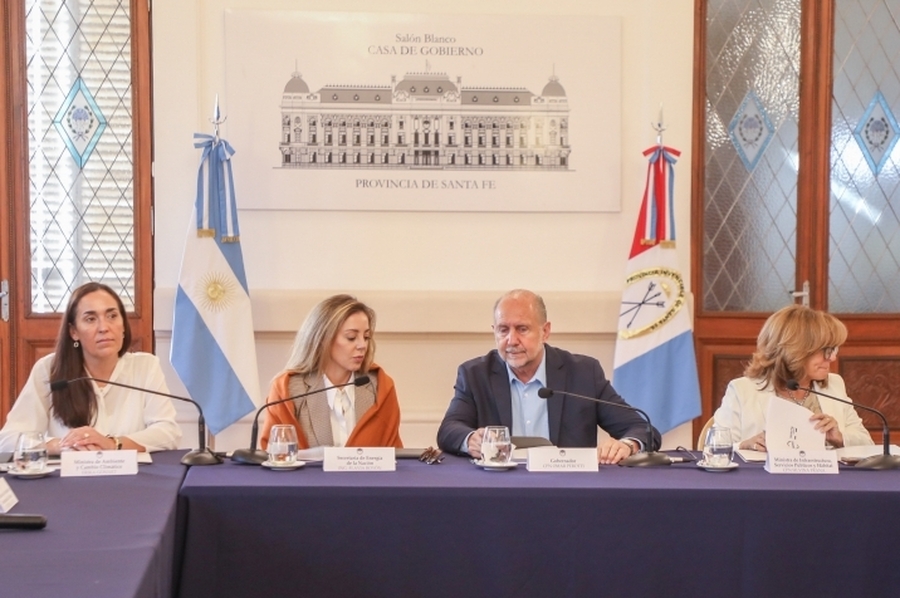 Perotti evaluó los avances de las obras de los gasoductos santafesinos junto a funcionarios nacionales