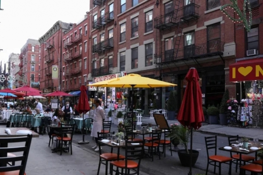 Nueva York decidió mantener las terrazas callejeras de restaurantes creadas en la pandemia