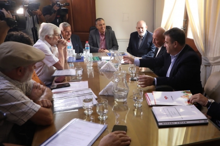 La provincia inició el diálogo paritario con los gremios de la administración central