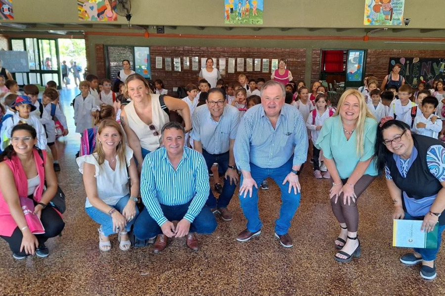 El Senador Michlig acercó a la Escuela N° 413 un aporte FANI para reparación de techos