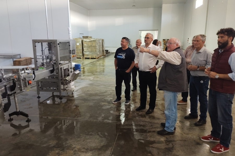 Calvo visitó la planta de alimentos Clucelat ubicada en Estación Clucellas