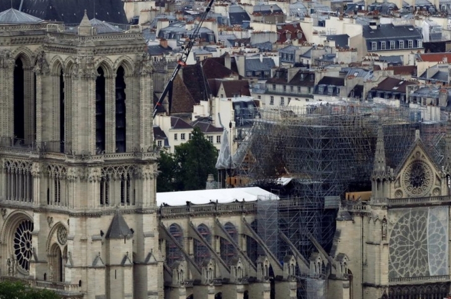 Francia: comienzan a desmantelar los andamios para volver visible la flecha de la catedral de Notre Dame