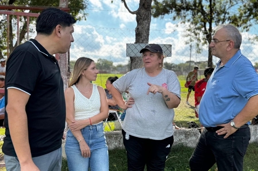 Calvo y Chivallero visitaron el encuentro de fútbol femenino realizado por el Club 9 de julio de Rafaela