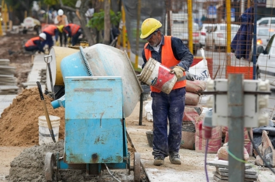 Acuerdo Capital: la pavimentación de calle Larrea y avenida Peñaloza entra en la etapa final