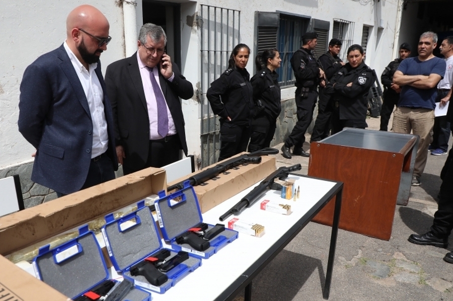 Compra de pistolas y escopetas para la policía de Santa Fe