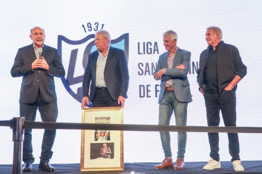 Perotti participó del cambio del nombre del predio de la liga a Nery Alberto Pumpido