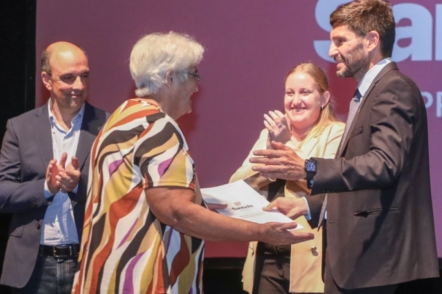 Pullaro: “Con la entrega de escrituras estamos garantizando derechos”
