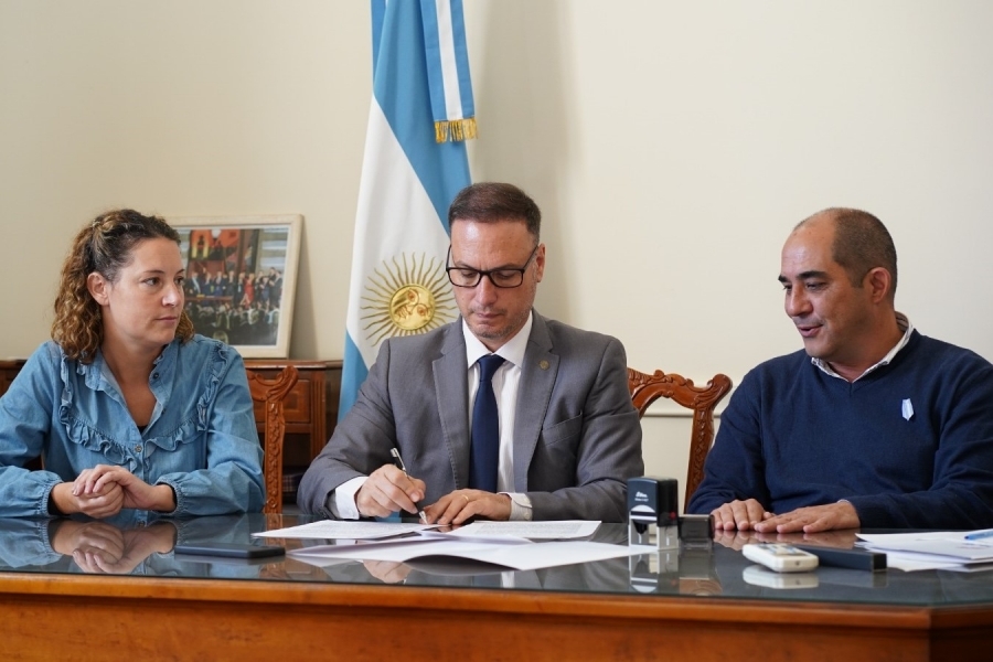 Carlos Martínez: 