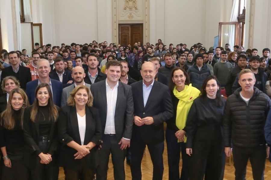 Perotti: “Santa Fe da un paso enorme en la capacitación de su gente, cuidando y potenciando a nuestros talentos”