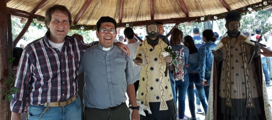 Con el padre Gastón Ríos.