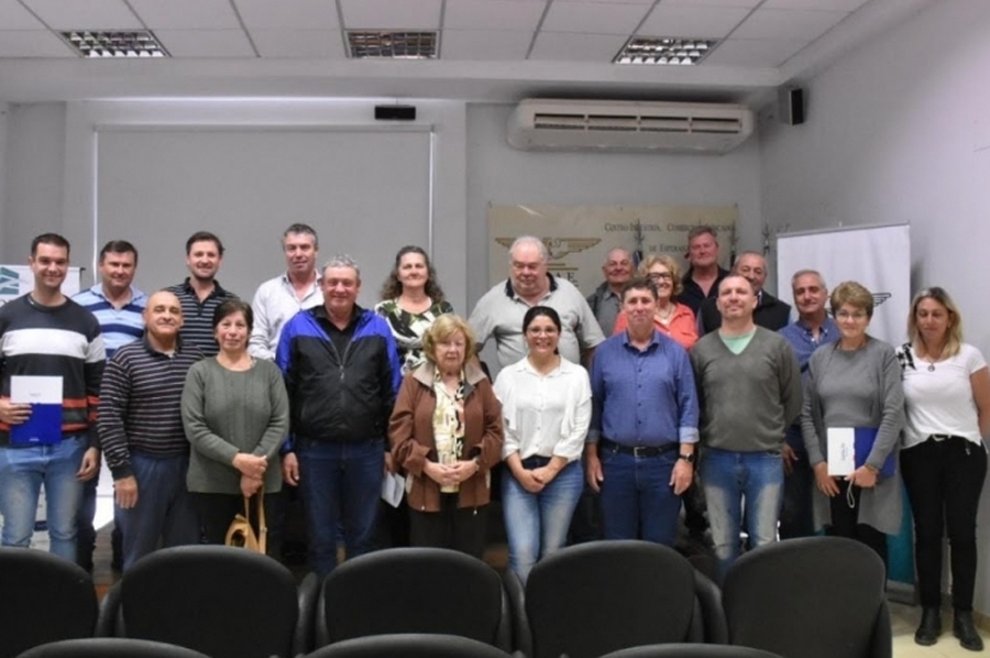 Entrega de aportes a productores afectados por sequía