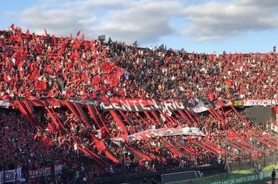 No se podrá exhibir ni ingresar banderas de ninguna medida en el encuentro que Colón disputará ante Independiente