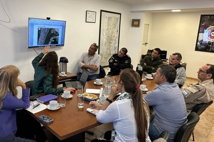 La provincia elaboró un plan de acción para retirar el embalsado de vegetación de la laguna Setúbal