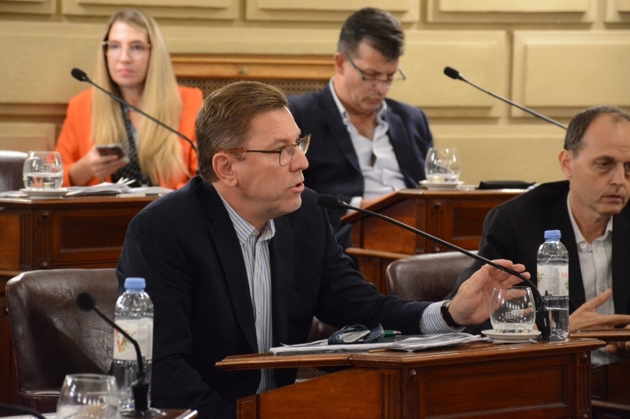 Borla presentó un pedido de informe sobre el pase a planta de personal contratado