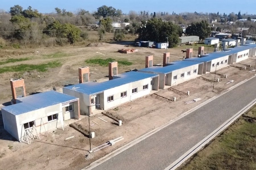 En Carlos Pellegrini, el gobierno de Pullaro finaliza 12 viviendas y este viernes será el sorteo