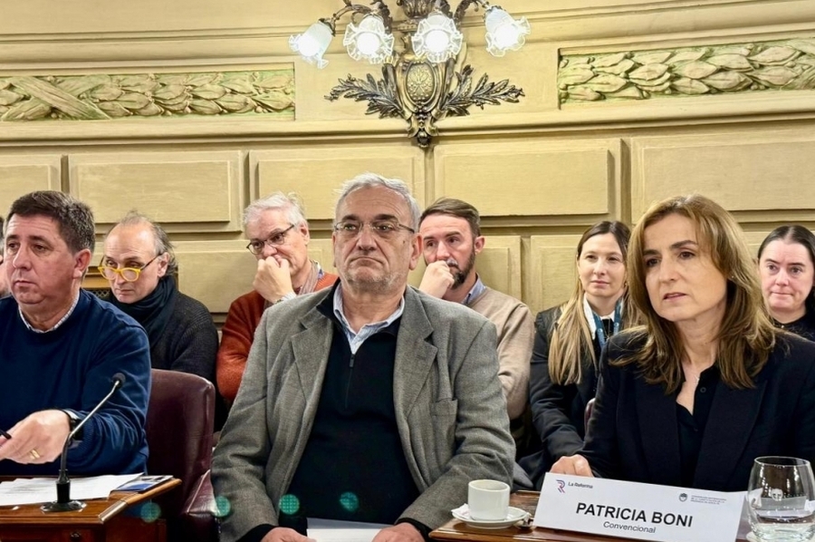 Calvo en su participación en la Comisión de Poder Legislativo y Poder Ejecutivo debatió varios temas para el futuro político de Santa Fe
