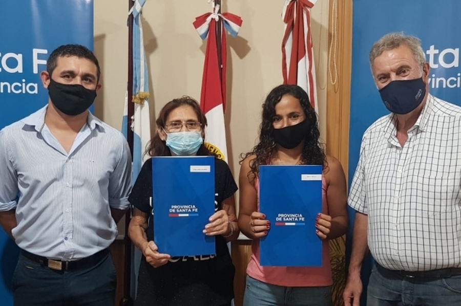 Entregaron escrituras a familias de ocho localidades de Santa Fe