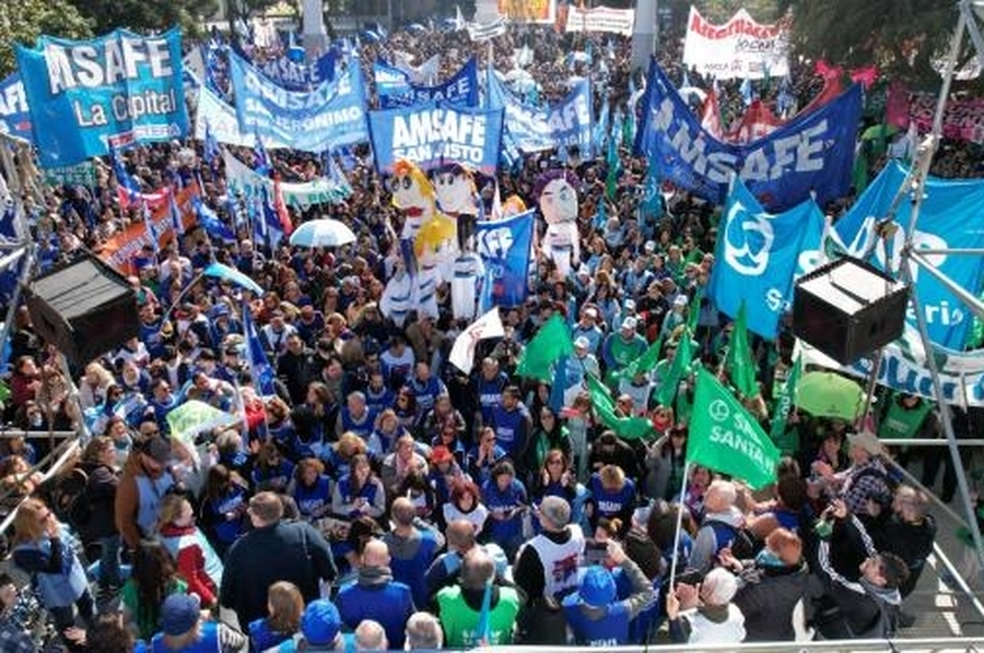 Con mociones de rechazo al ofrecimiento salarial, los gremios docentes resuelven este viernes la propuesta del gobierno