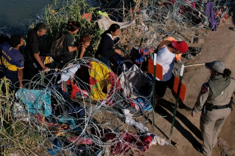El Supremo de Estados Unidos prohíbe una ley de Texas que permitía detener y expulsar migrantes a la Policía