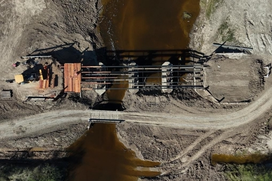 En la Ruta 10, el Gobierno Provincial reconstruye el antiguo puente de madera sobre Arroyo Cululú