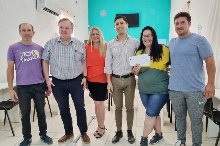 Michlig entregó aportes en la localidad de Ceres