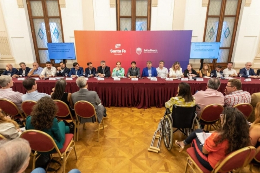 Pullaro encabezó una reunión de gabinete ampliado con legisladores