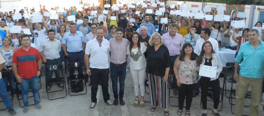 Se entregaron certificados a más de 200 personas que hicieron los cursos de formación