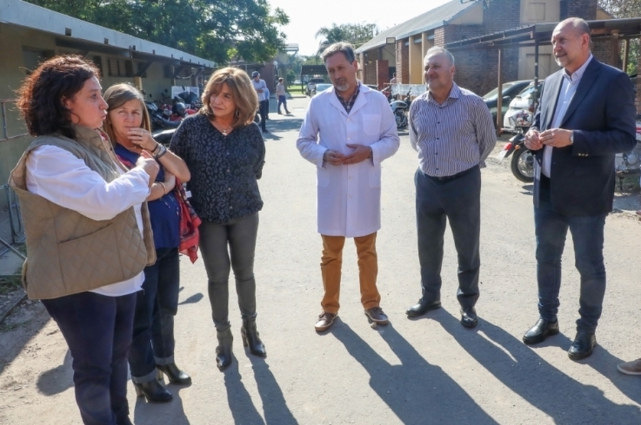 Perotti recorrió las obras que la provincia realiza en el Hospital Orlando Alassia