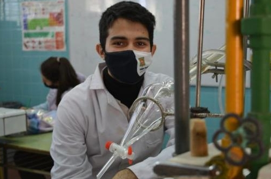 Un joven santafesino representará a Argentina en la Olimpiada Internacional de Química que se realizará en China