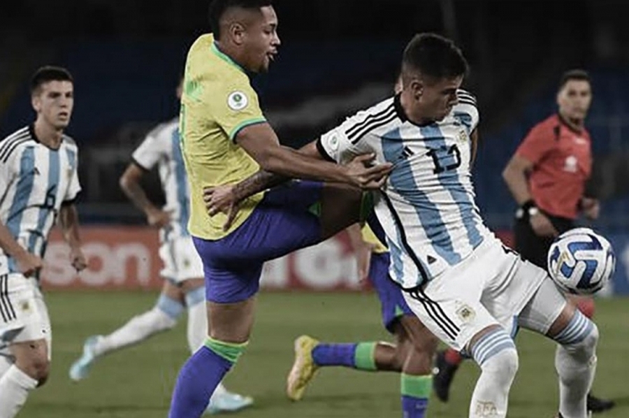 El equipo de Mascherano necesita ganar y, además, una ayudita de Brasil