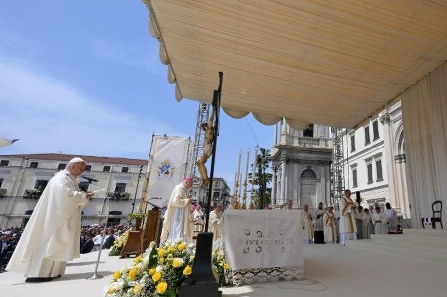 León XIV peregrinó a Pompeya y destacó que “el Rosario devuelve la vida a Jesús”