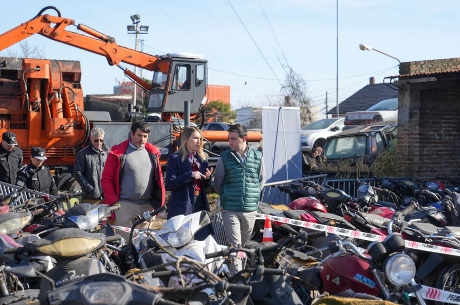 Comenzó una nueva etapa del plan de compactación de vehículos abandonados en depósitos policiales de Santa Fe