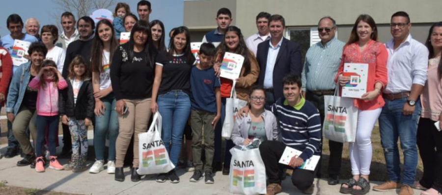 Entrega de viviendas en Sarmiento, Santo Domingo y Elisa