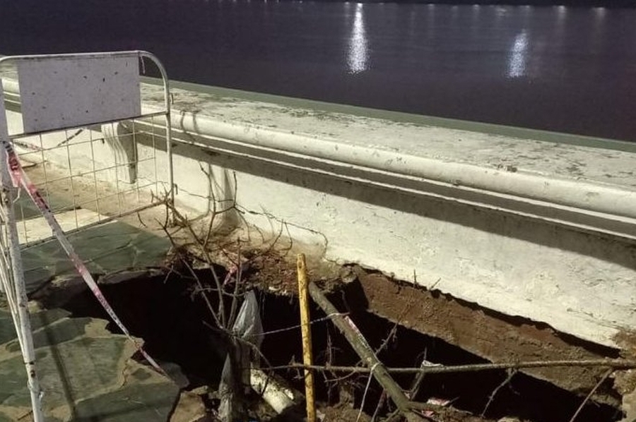 Otra vez se produjo un socavón en la Costanera Oeste
