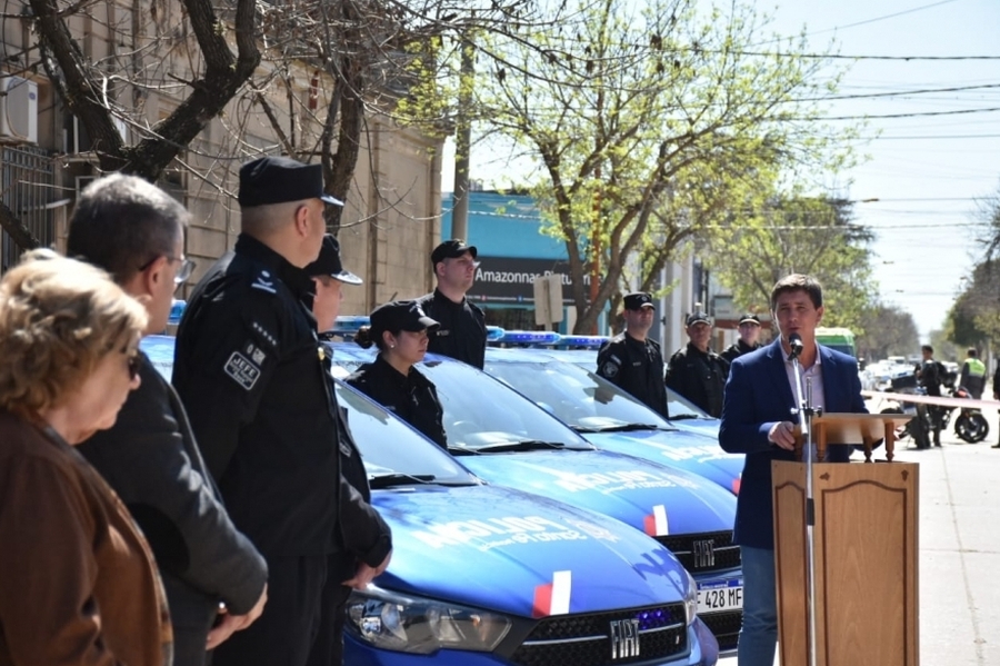 Pirola: “Con más viviendas, y nuevos móviles policiales, Las Colonias avanza en soluciones y es ejemplo en la región”