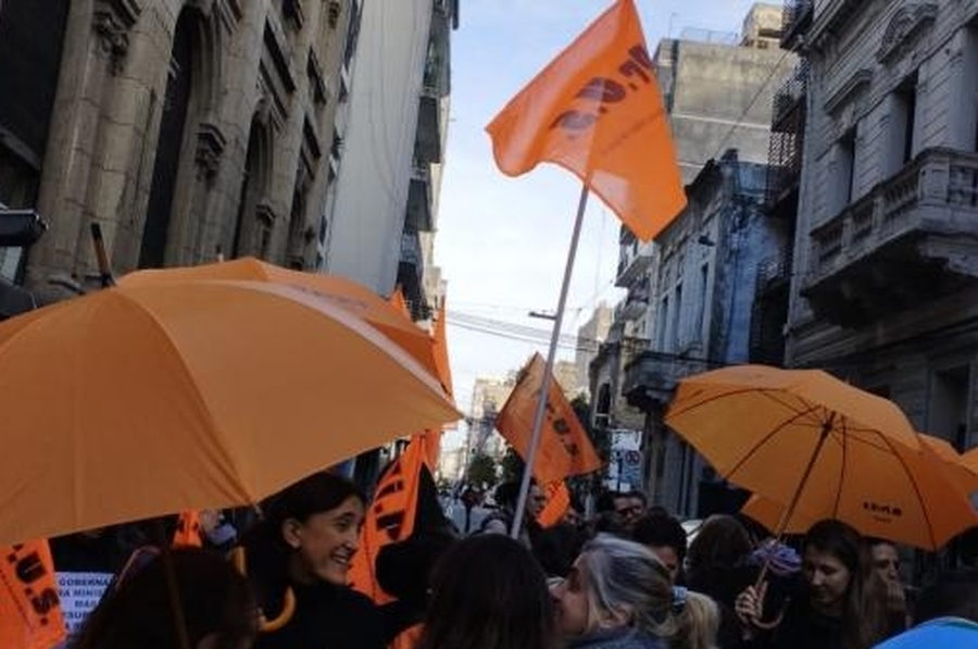 Se cumple la primera jornada del paro de Amra y Siprus