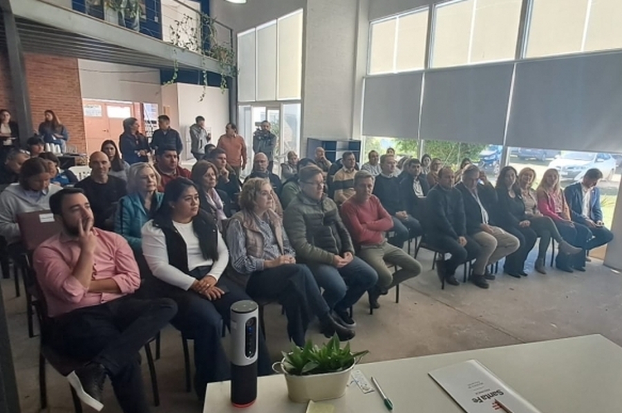 Borla visitó escuelas en San Justo junto a autoridades provinciales