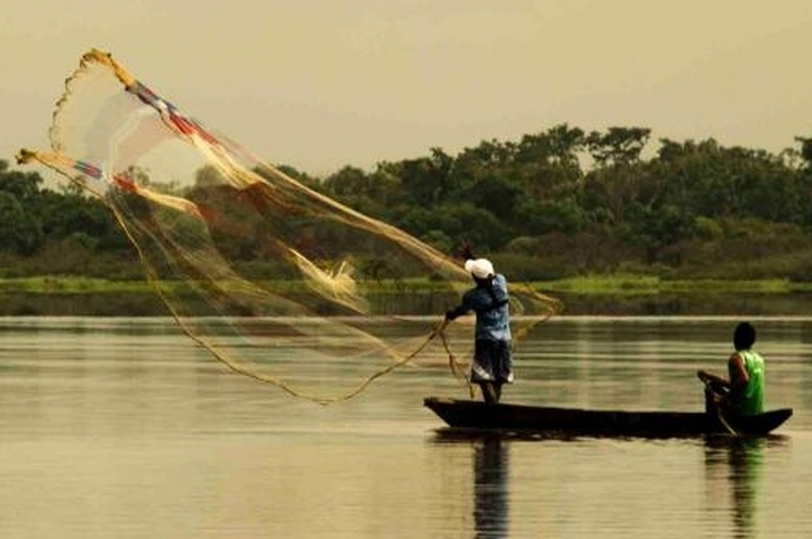 Pago a los pescadores comerciales y artesanales afectados por la situación hidrológica del río Paraná