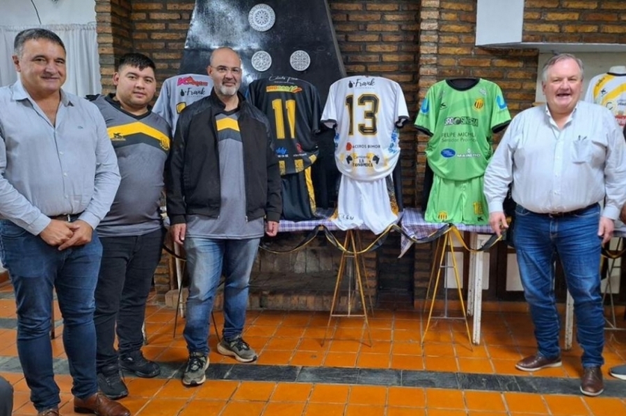 Michlig participó de la presentación de la indumentaria de fútbol del CCAO